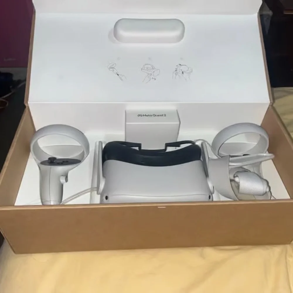 Quest 2 VR Headset with Controllers - White